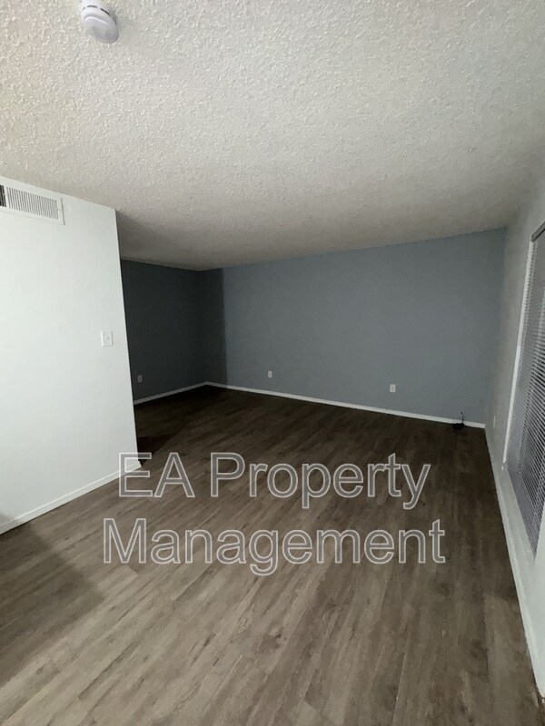 Building Photo - 1212 Chelwood Park Blvd NE