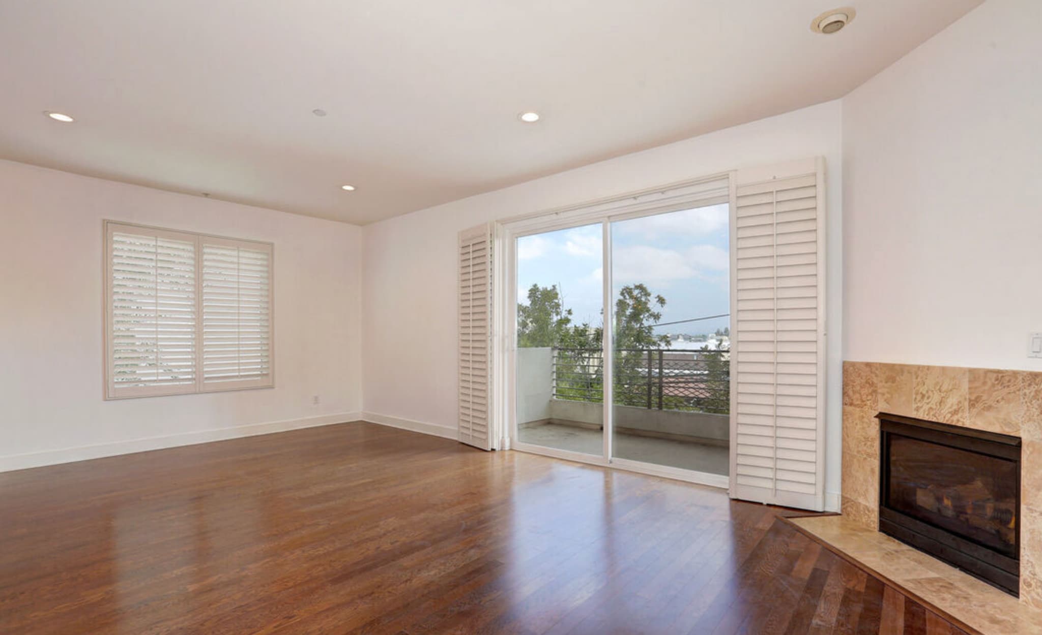 Building Photo - 11851 Laurelwood Dr