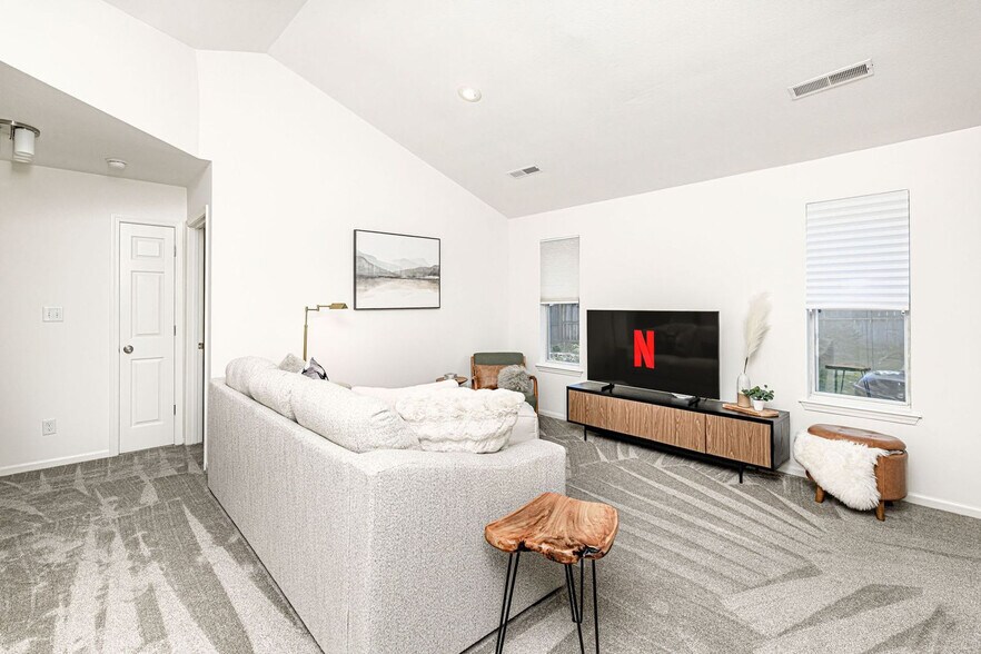 Building Photo - 3628 Lupine Dr