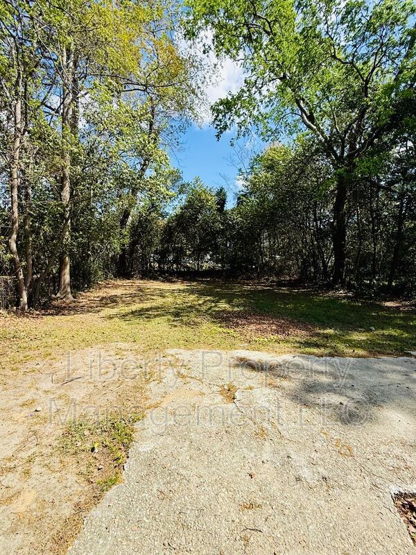 Building Photo - 1628 Murchison Rd