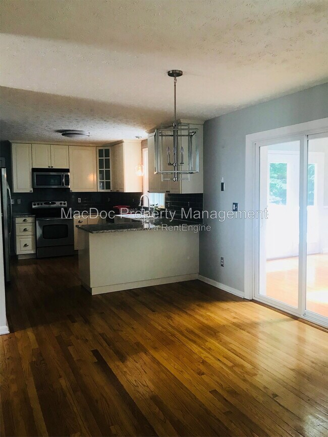 Building Photo - 6804 Saxony Cir