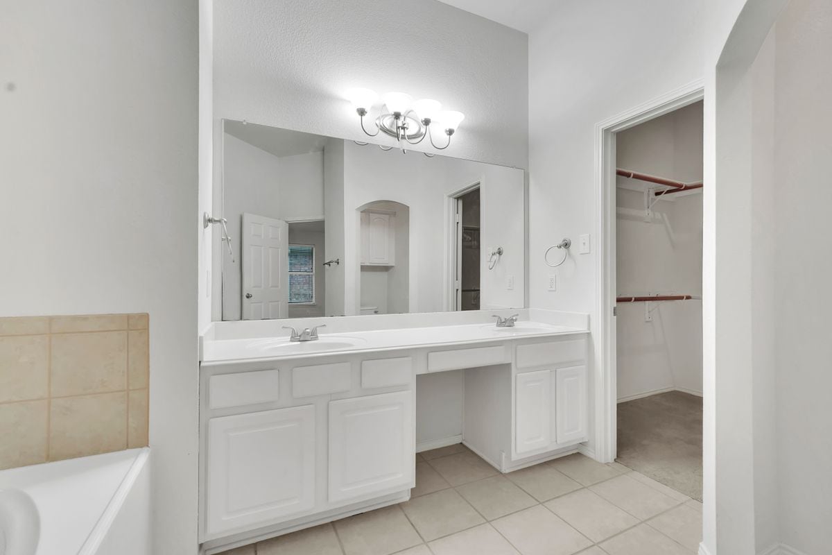 Building Photo - 12618 Red Hawk Dr
