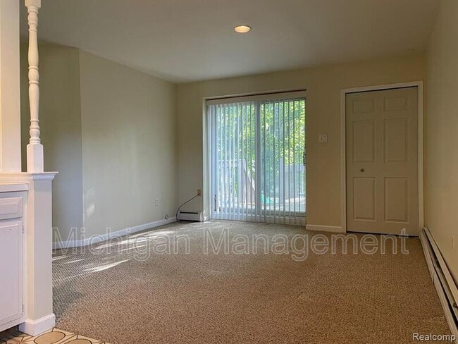 Building Photo - 283 E Ann Arbor Trail