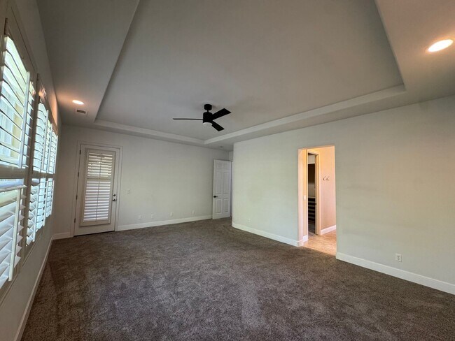 Building Photo - Welcome to the Quail Lake Gated Community!!!