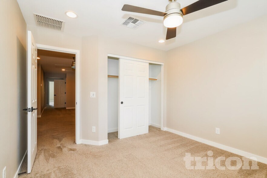 Building Photo - 4817 S Mole