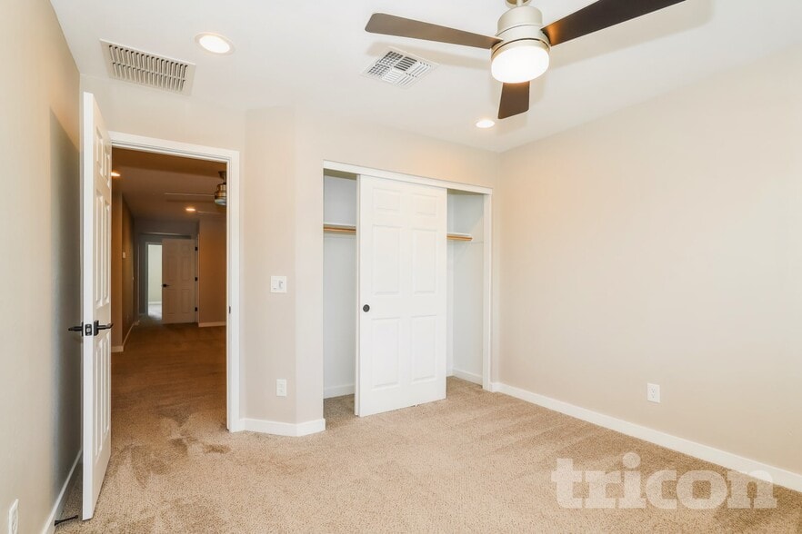 Building Photo - 4833 S Mole