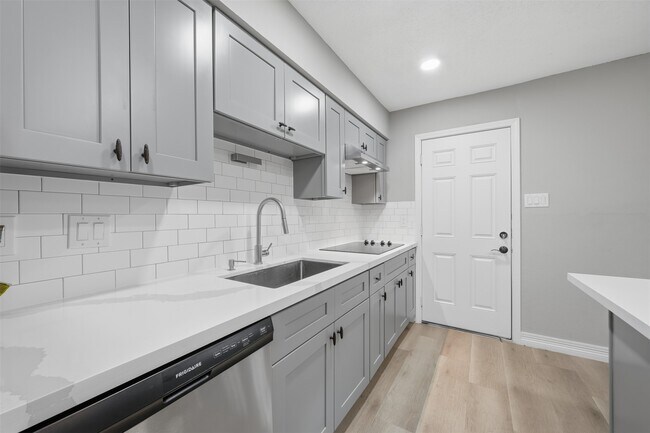 Building Photo - 9261 Westwood Village Dr