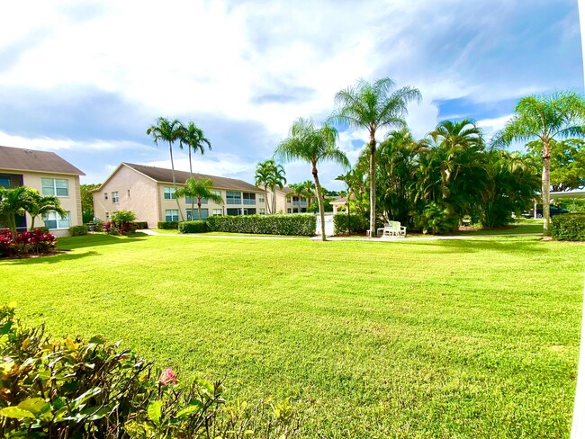 Building Photo - ** BRADSTROM VILLAGE ** 3 BED / 2 BATH CON...