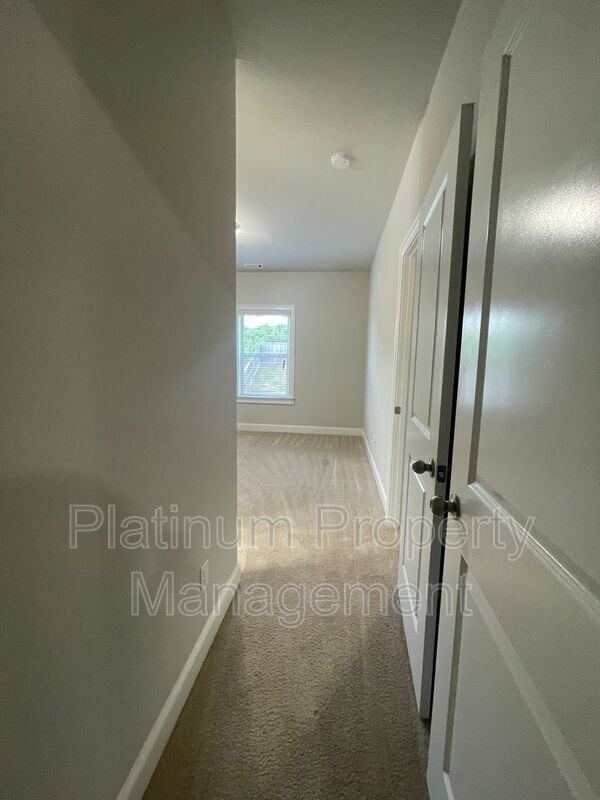 Building Photo - 5180 Mirror Lake Dr