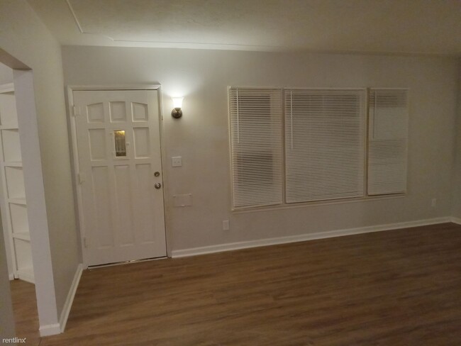 Building Photo - 2 br, 1 bath Triplex - 2352 Mission Inn Av...