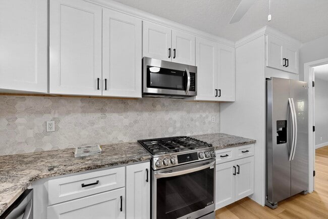 Building Photo - 1109 Paisano St NE