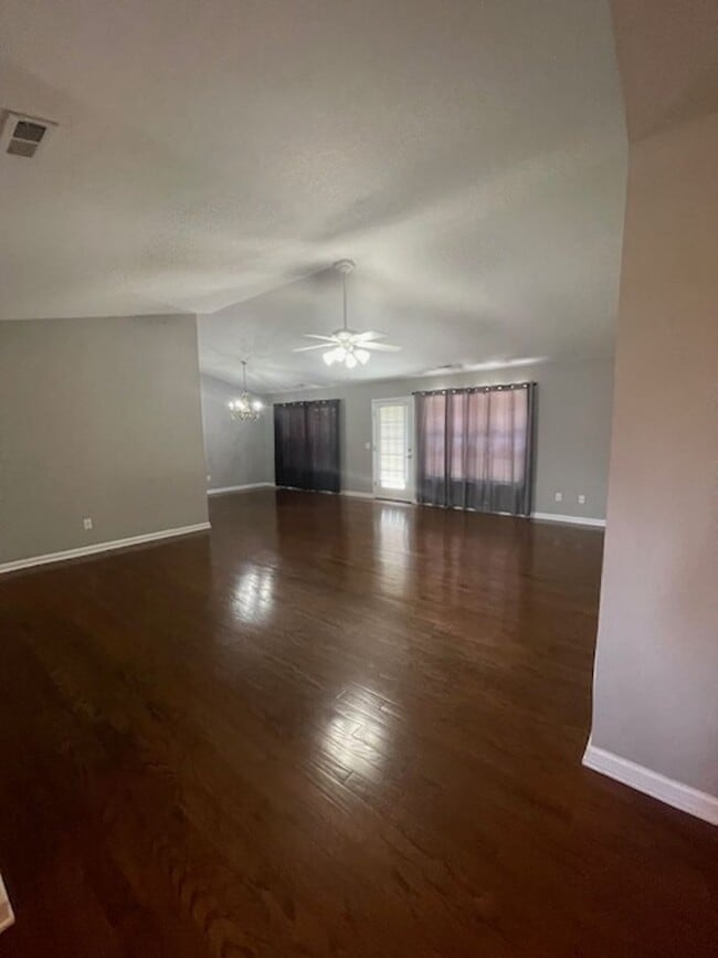 Building Photo - Maryville 37804 - 3 bedroom, 2 bath brick ...