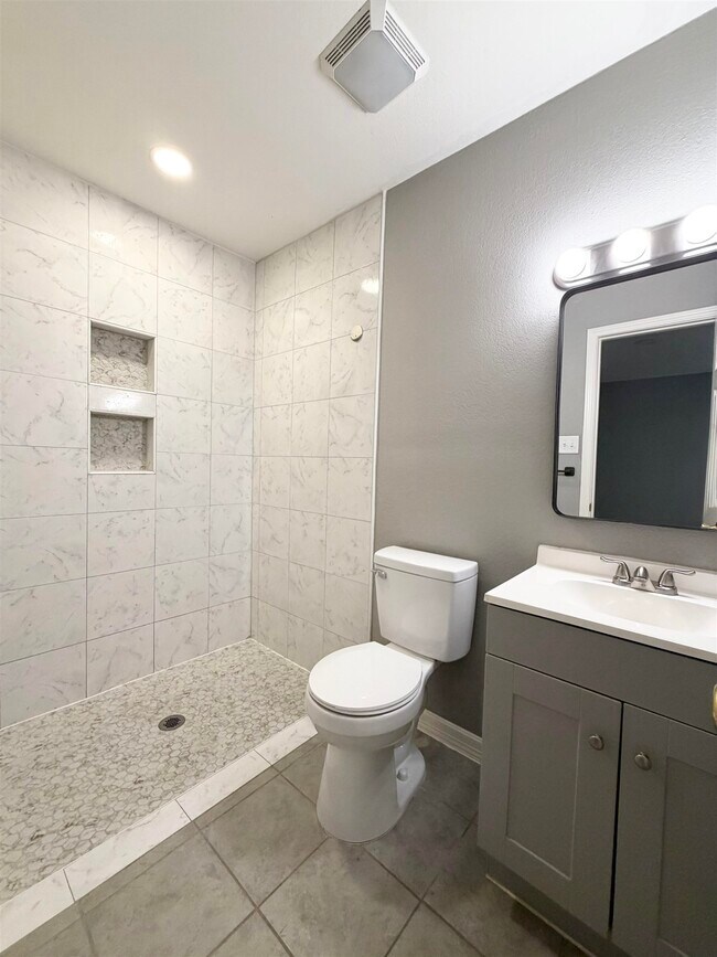 Building Photo - 11111 Revilla Dr