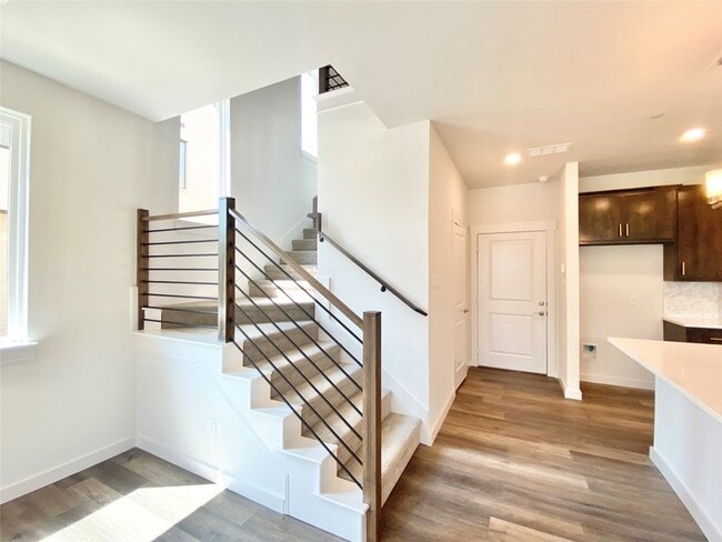 Building Photo - 837 Emerling Dr