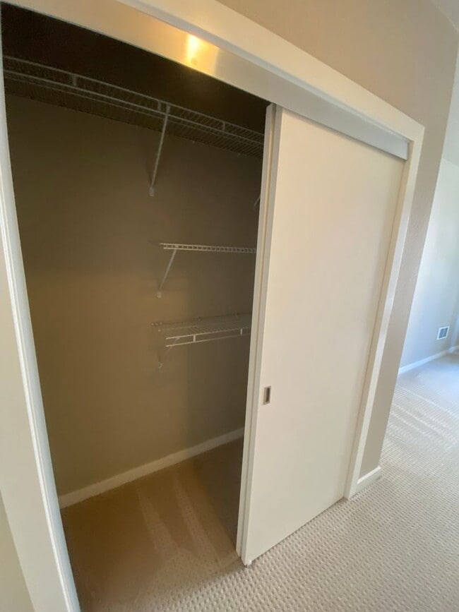 Building Photo - Advent - Low Deposit In-Unit Laundry Condo...
