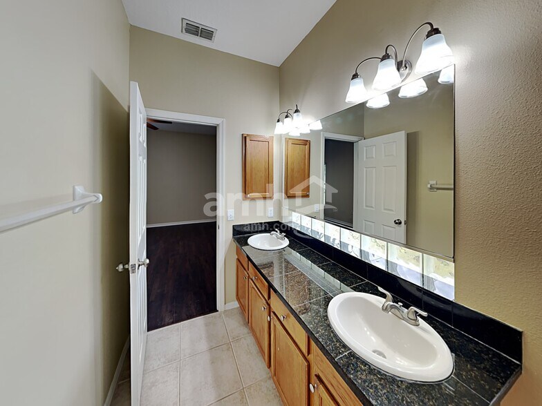 Building Photo - 6223 Blackberry Ln