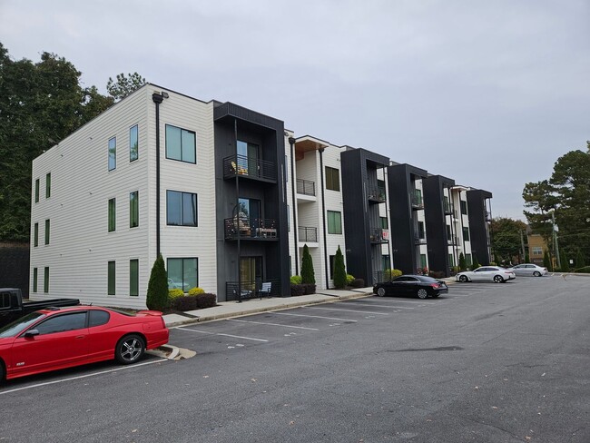 Building Photo - East Atlanta loft Condo For Lease Ready Now