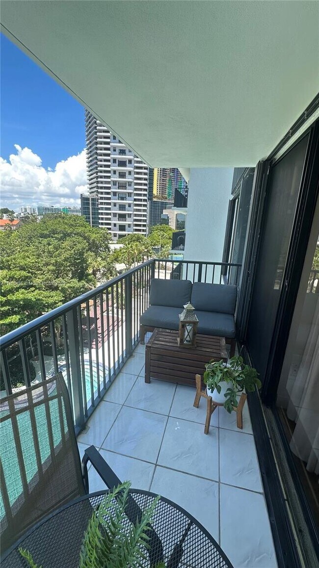 Building Photo - 1450 Brickell Bay Dr