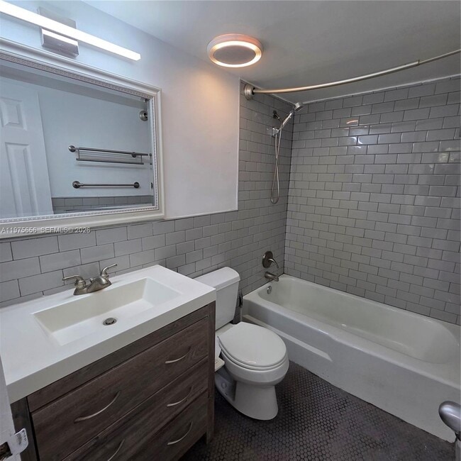 Building Photo - 1650 Sans Souci Blvd