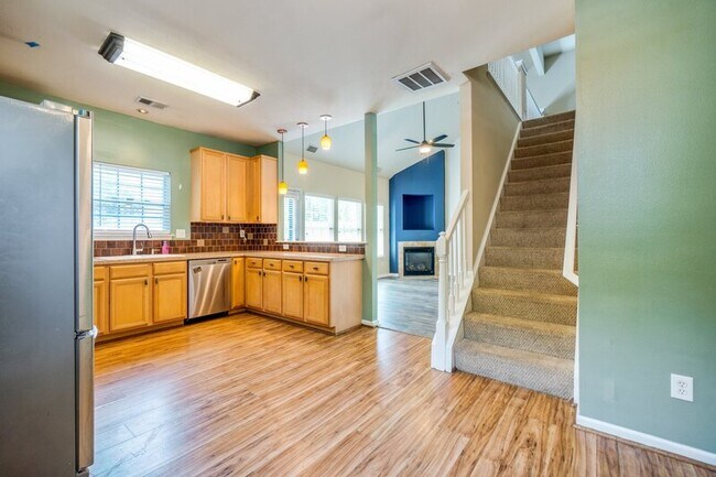 Building Photo - 3701 Bay Crescent