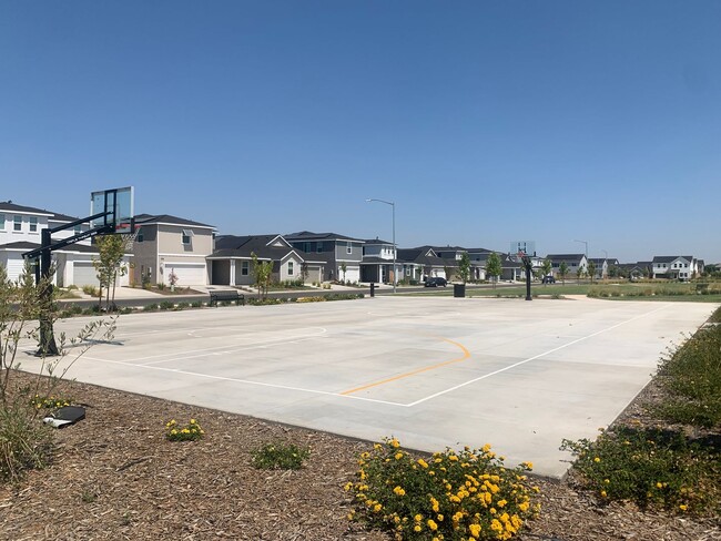 Building Photo - Brand New home in Clovis Unified School District with Solar!