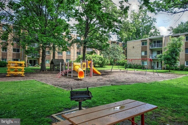 Building Photo - 2904 Kings Chapel Rd