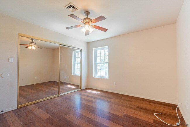 Building Photo - 1850 W 15th Ln