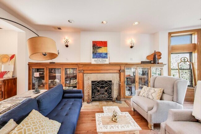 Building Photo - 4553 S Ellis Ave