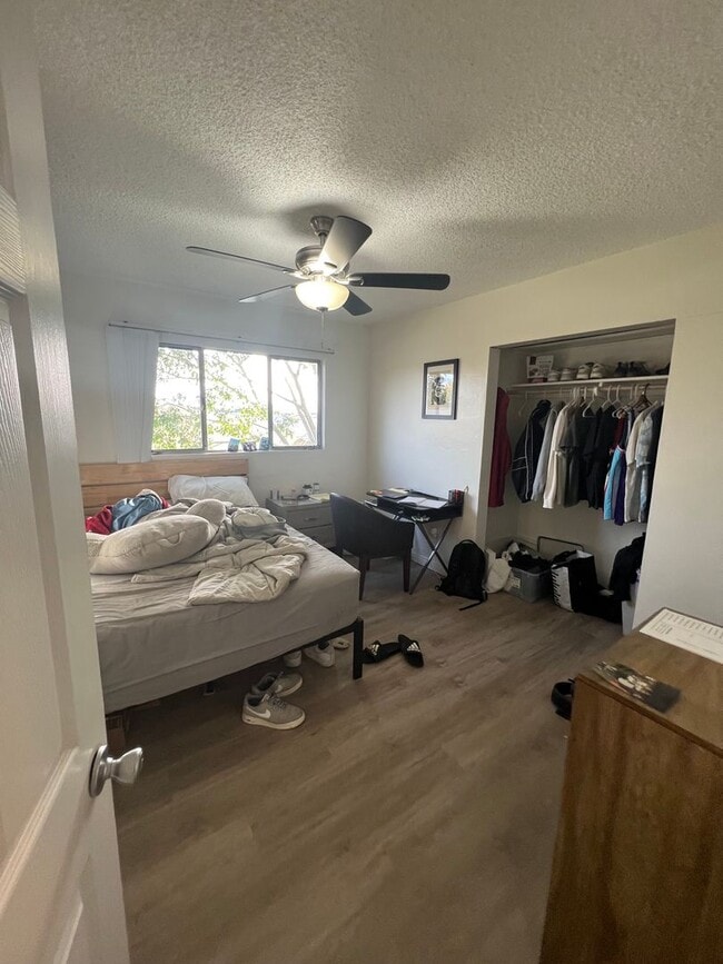 Building Photo - Updated 5 bedroom 3 bathroom house w/ HUGE YARD