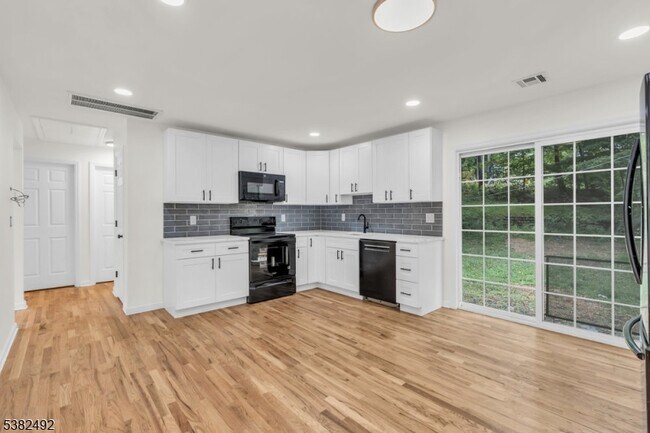 Building Photo - 55 Orchard Dr