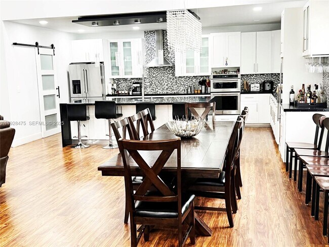 Building Photo - 1525 Lacosta Dr W