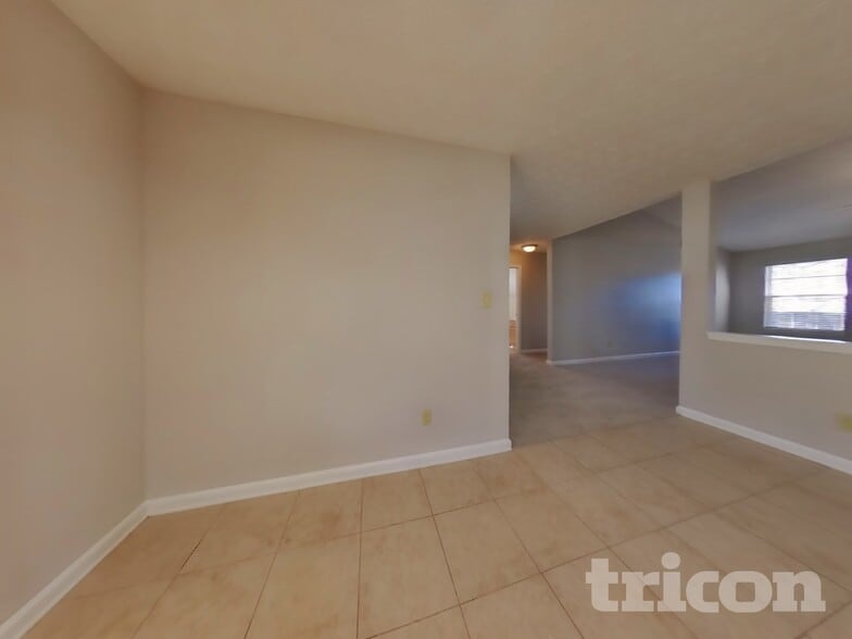 Building Photo - 165 Old Hampton Way