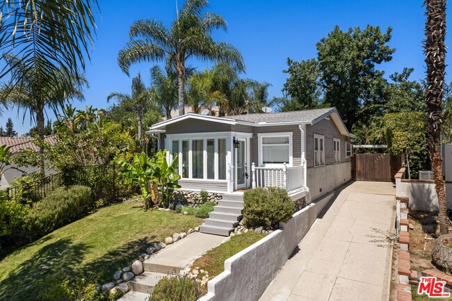 Primary Photo - 10633 Chiquita St