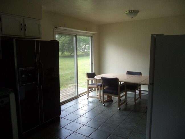 Building Photo - 4 Bedroom, 1.5 Bathroom House -- Available...