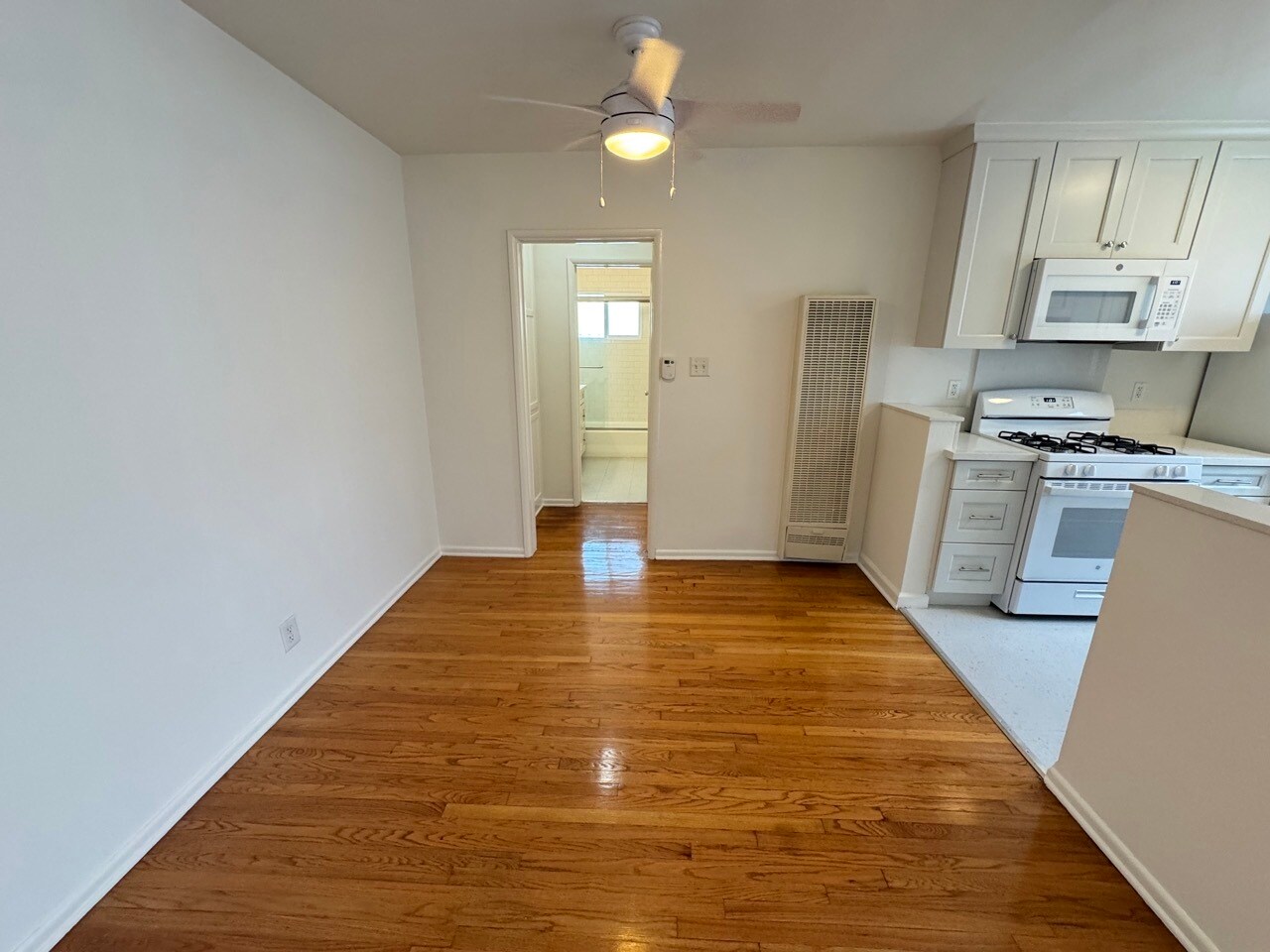 Building Photo - 11662 Sunset Blvd