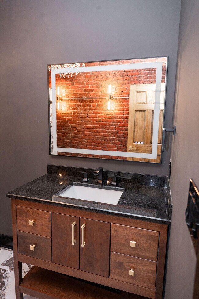 Building Photo - 275 S Limestone