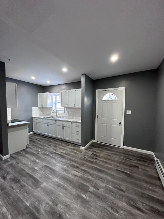 Building Photo - 153 Vine St