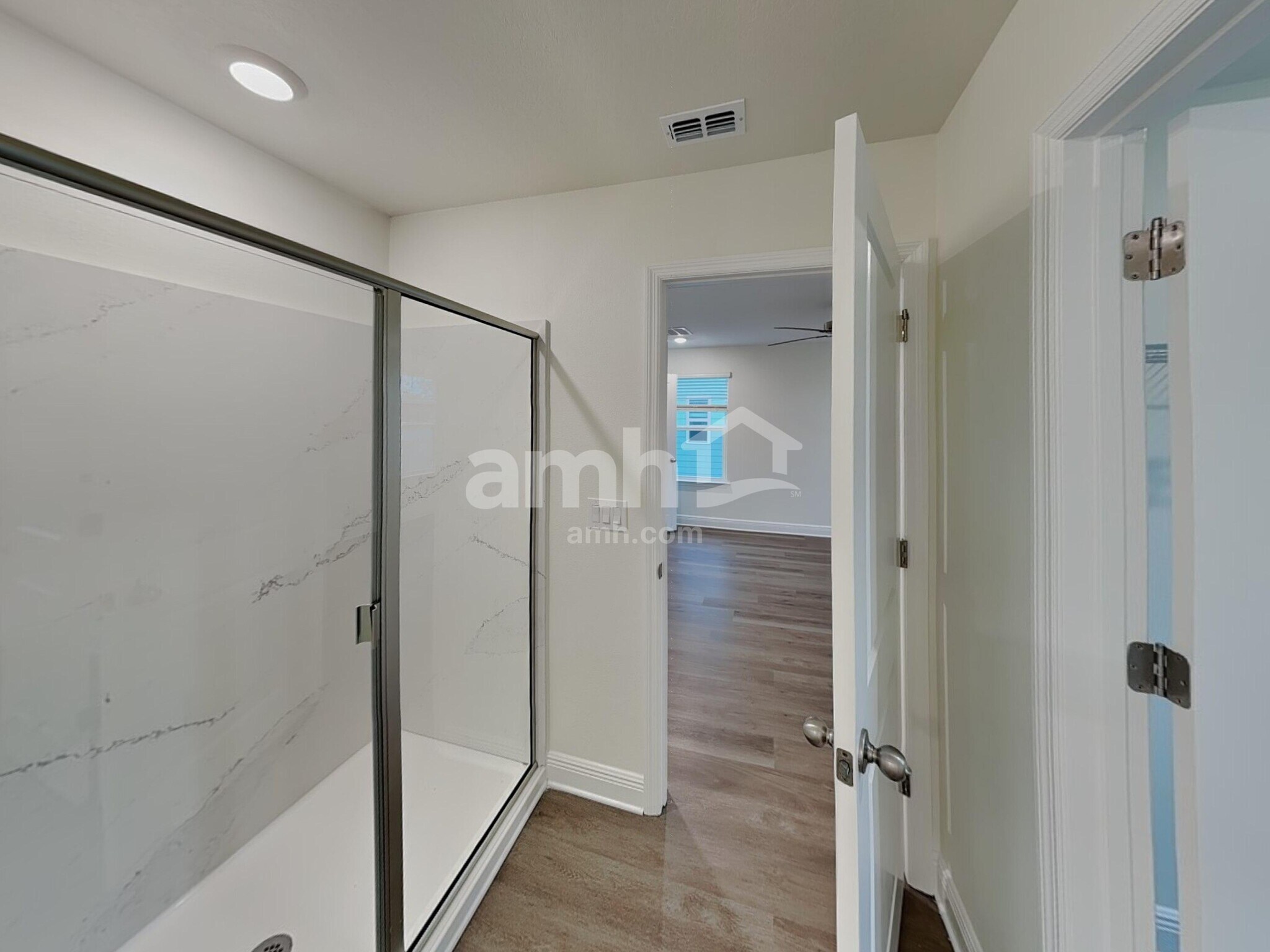 Building Photo - 5974 Pinewood Ests Dr