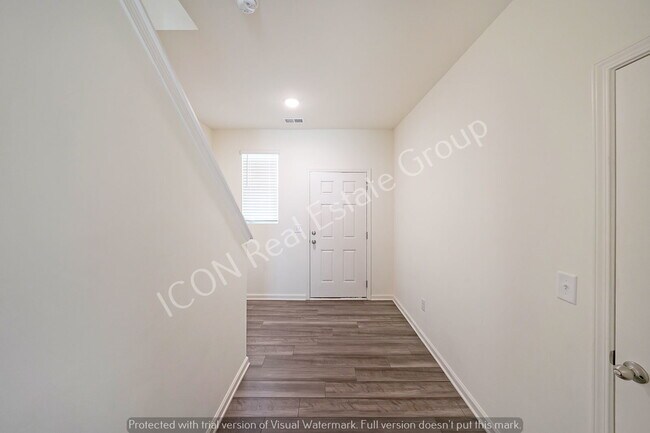 Building Photo - 3/2.5 Townhouse close to 41 and downtown