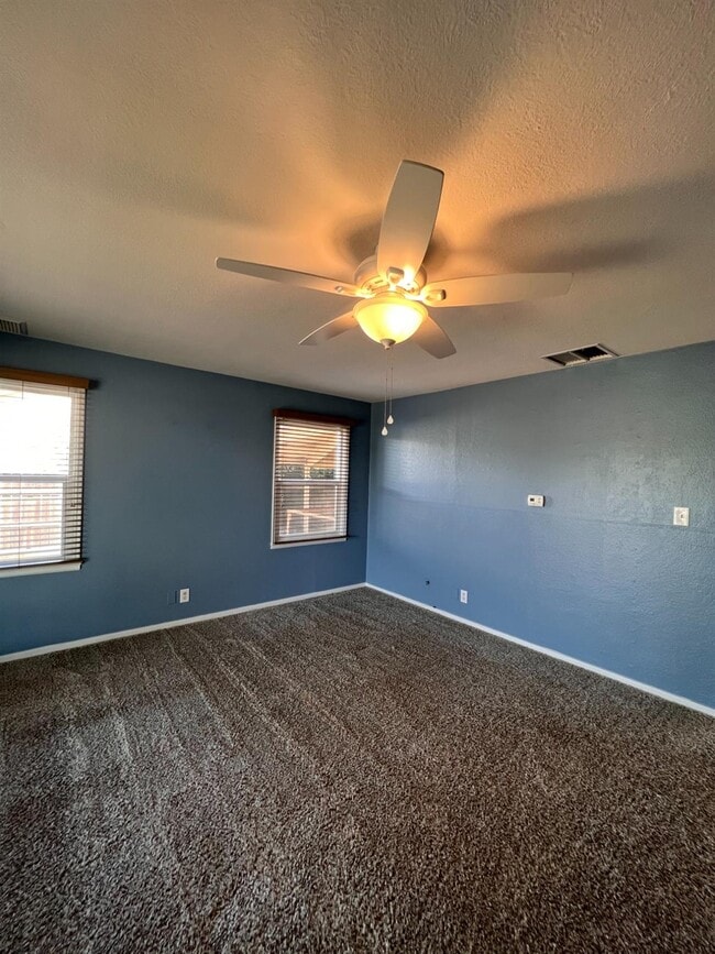 Building Photo - 3402 E Weldon Ave