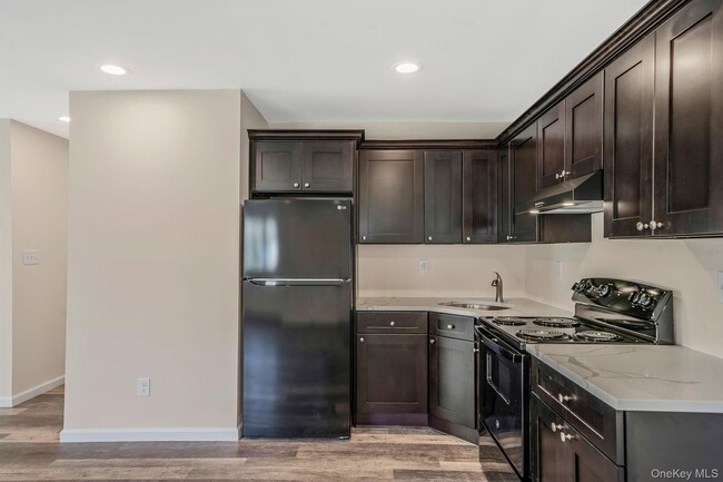 Building Photo - 18A Broadway