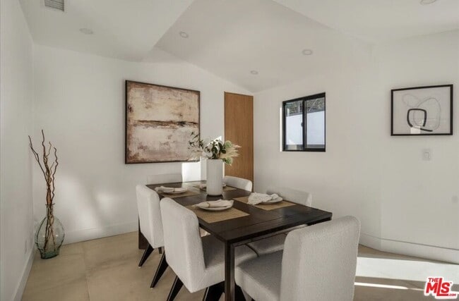 Building Photo - 3873 Royal Woods Dr