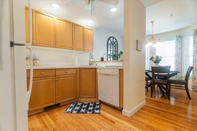 Building Photo - 68 Village Dr