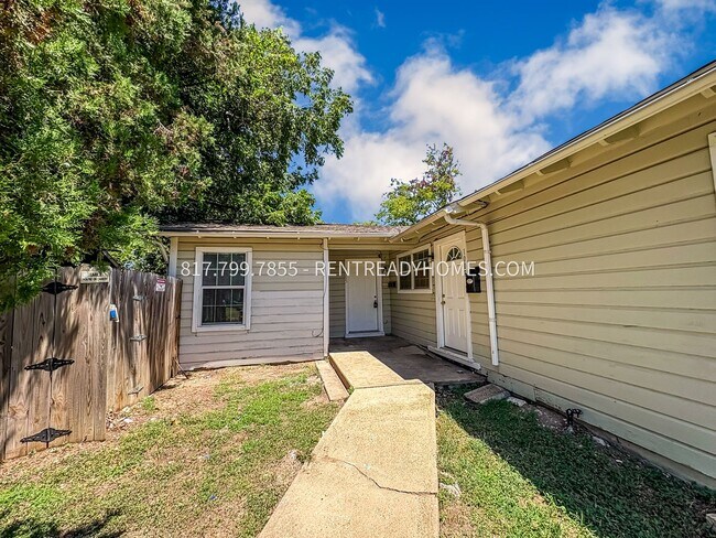 Building Photo - 1005 Davis Ave