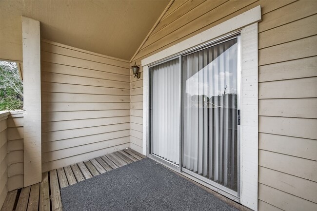 Building Photo - 1806 Foxlake Dr