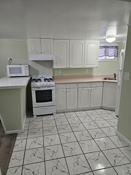 Building Photo - 440 Lockwood Dr