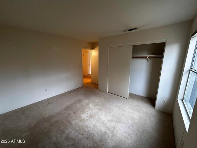 Building Photo - 4525 E Grovers Ave