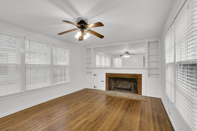Building Photo - Bluebonnet Circle Charmer