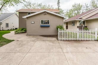 Building Photo - 11037 E Village Cir