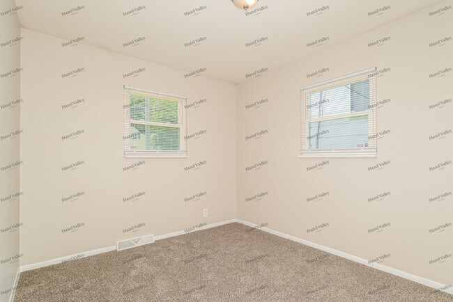 Building Photo - 205 Flora Dr